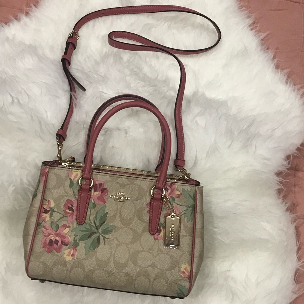 New Collection!! NWT Coach Mini Surrey Carryall 💐